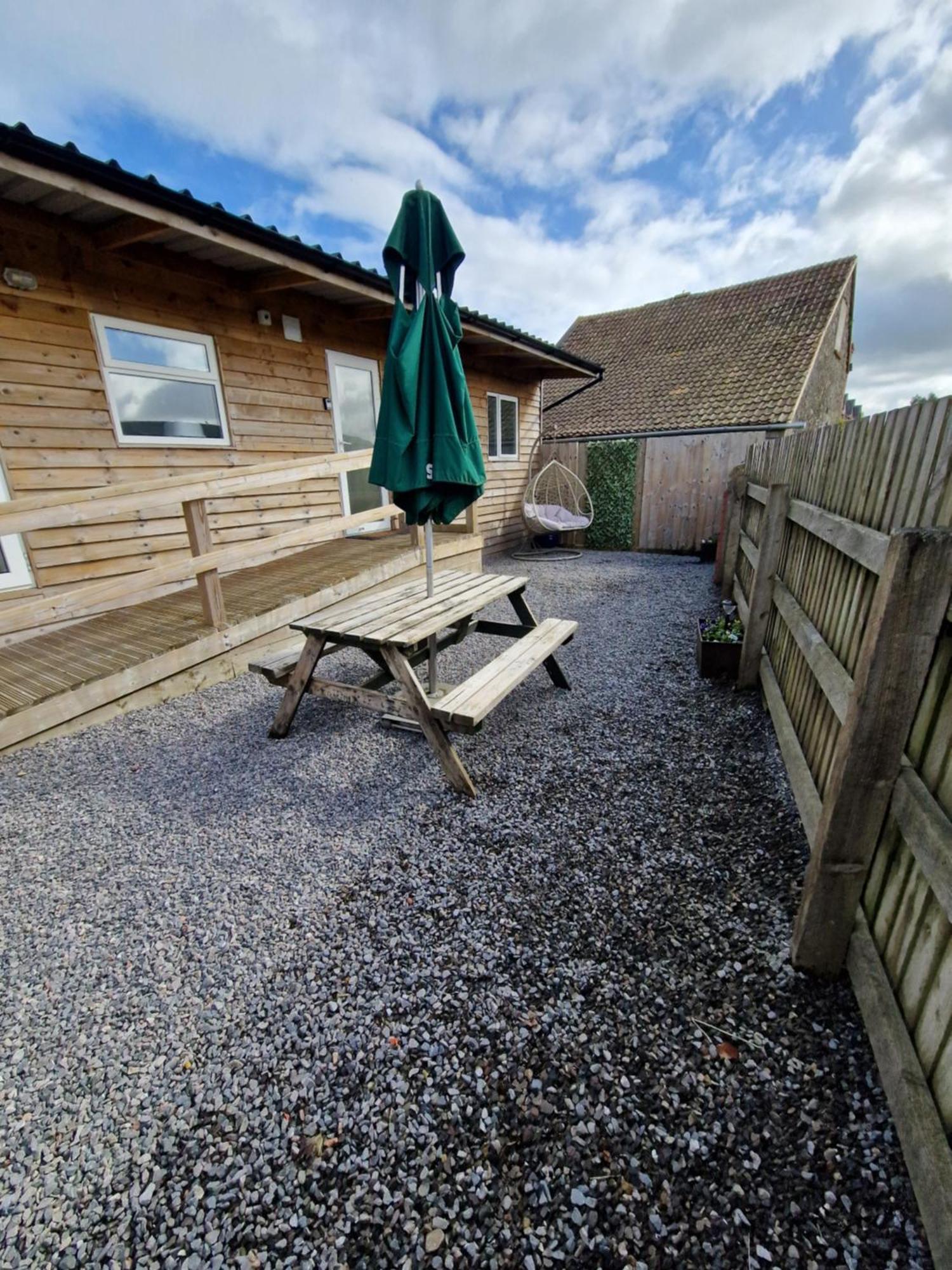Featheredge Corner Lodge Wells Εξωτερικό φωτογραφία